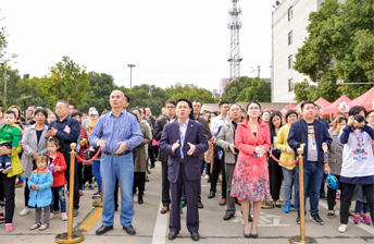 领导齐唱《祖国颂》